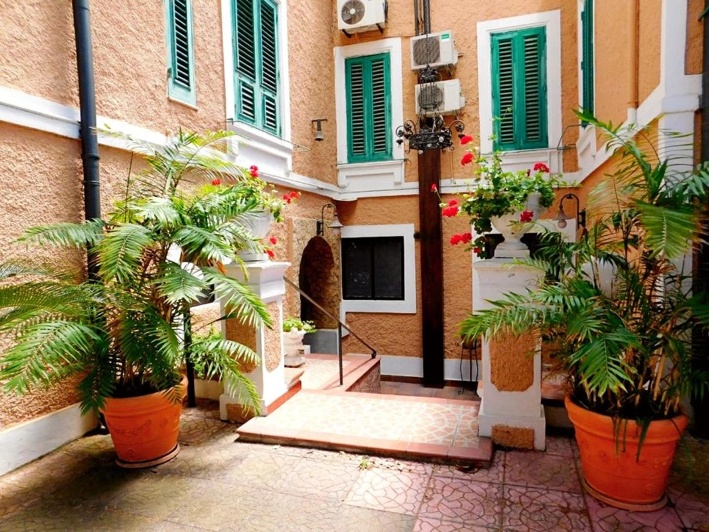 Cortile interno e ingresso di B&B Antica Dimora